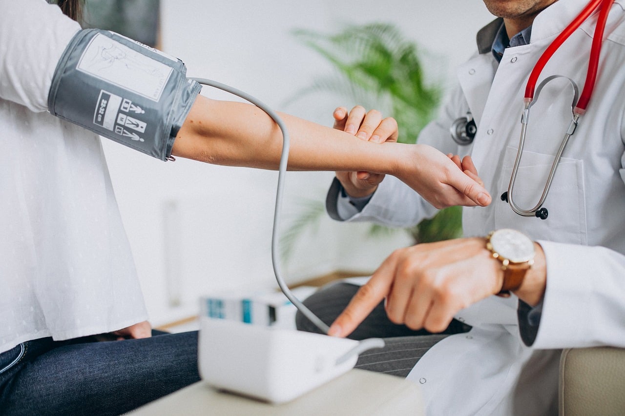 cardiology, md, diagnostic, arrhythmia, cardiologist, measure, equipment, checkup, cardiovascular, pressure, blood, adult, discussion, health, friendl