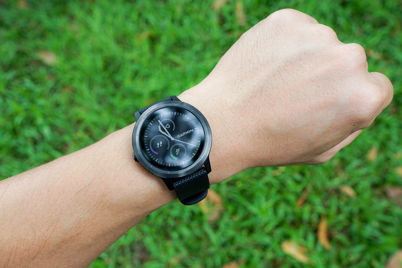 watch, smartwatch, sportwatch, sport, technology, smart, fitness, wrist, wearable, exercise, device, hand, screen, runner, gadget, wristwatch, run, di