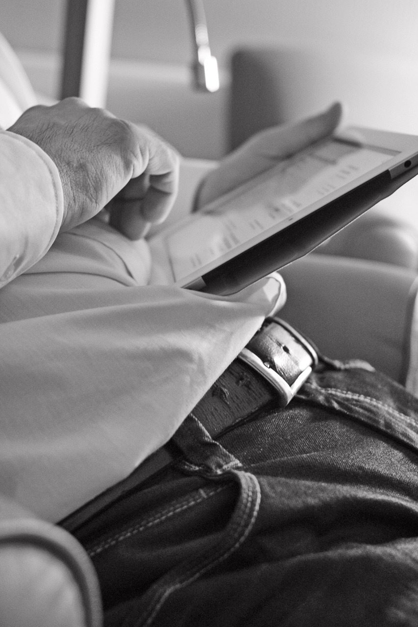 Ipad, plan, business, check, take time, display, business trip, internet, evaluate, online, look up, man, overlook, inform, overview, watch, touch screen, tablet, ereader, kindle, ebook