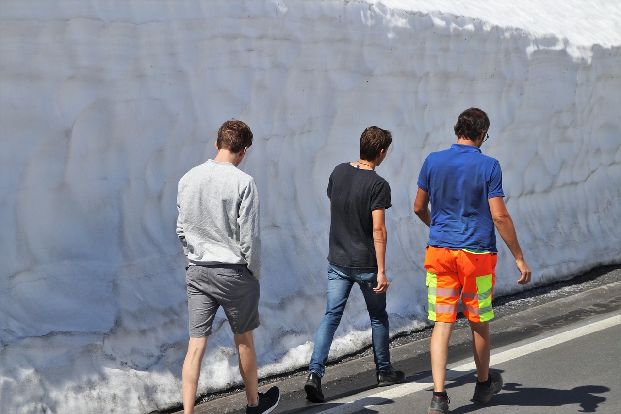 Hiking, snow, mountains, it, trekking, tourist, nature, snowdrifts, alpine, tourism, mood, walk, highway, asphalt, high, man, shine, contrast, a lot of snow, snow drifts, together, group, the side of 